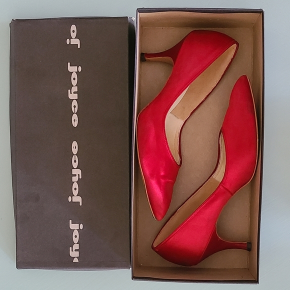 Vintage 1950s Red Satin Pumps size 6 - Picture 3 of 10